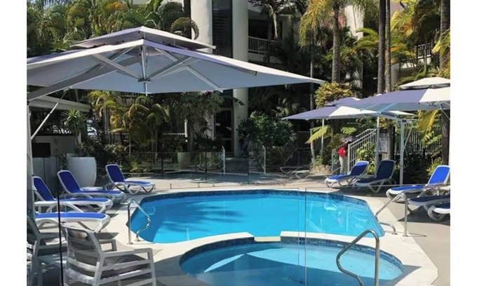 Surfers Paradise Apartment | Two-Level Apartment in Central Surfers Paradise, Suitable for Families