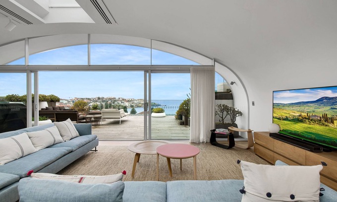 Bondi Beach Apartment | Two Level Penthouse with 180 Degree view of Bondi Beach
