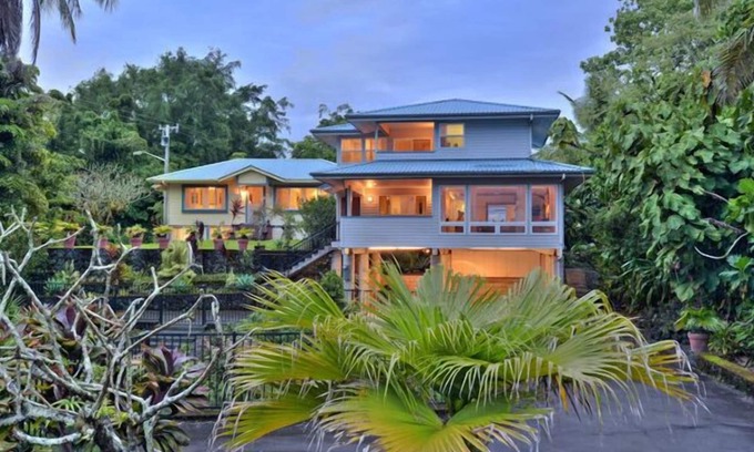 Hilo House | Two Luxury Homes @ Richardsons Beach Park-Hilo Bay. Sleeps 16. Best Location.