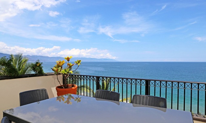 Colonia 5 de Diciembre Condo | ❤️TWO STORY PENTHOUSE/BEACHFRONT/AMAZING SUNSETS/SUN-FILLED POOL/DOWNTOWN