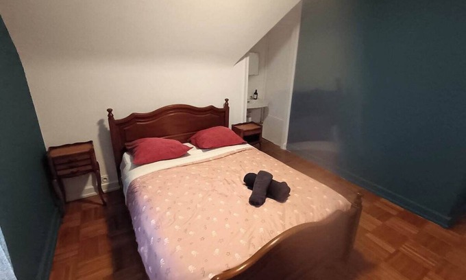 Carhaix-Plouguer House | Ty Coz Room 1 in Town House