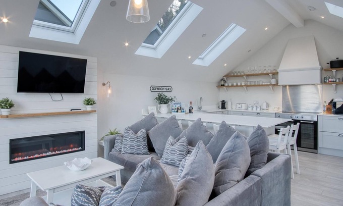 Crynant Cottage | Ty Megan - 3 Bedroom Cottage - Bayview Oxwich