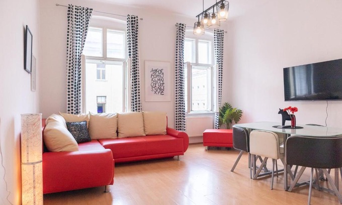 Neulerchenfeld Apartment | Typical 2BR Viennese Apartment Wiener Stadthalle