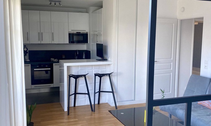 Montrouge Apartment | Typical and Trendy Area - 15' Sub From Eiffel Tower