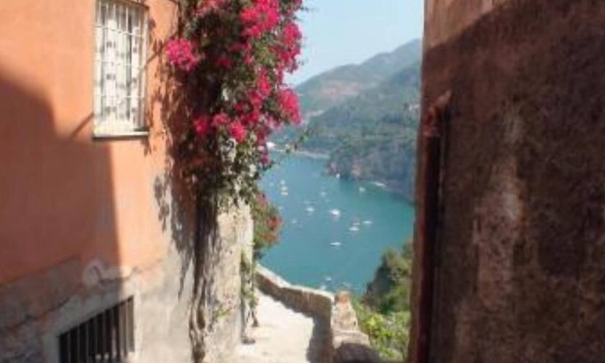 Vico Equense Apartment | Typical residence with livable terrace and open view on the Gulf of Naples and Vesuvius