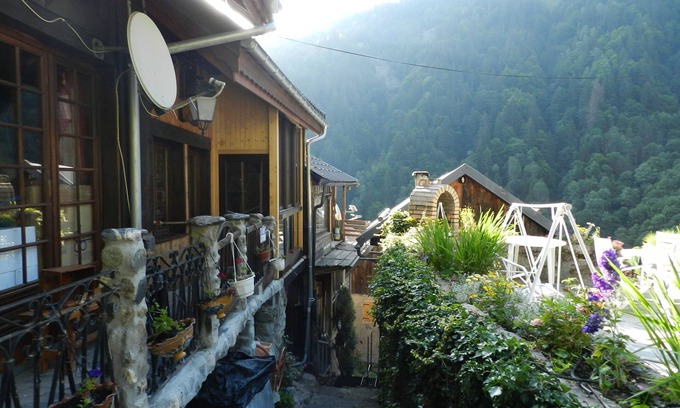 La Lechere Ski Chalet | Typical Savoyard chalet for calm mountain lovers.