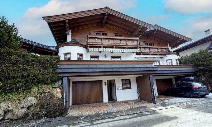 Kitzbuehel Ski Chalet | Tyrolean chalet 500 m from the ski lift