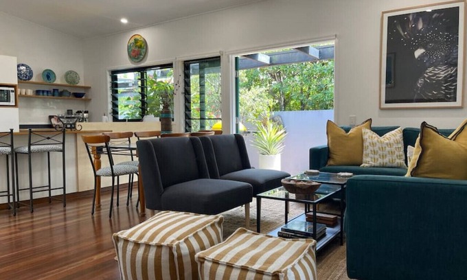 Maroochydore Apartment | Uber Cool 3Bed/1Bath-CottonTrees 3BLKBeach/Dogs OK