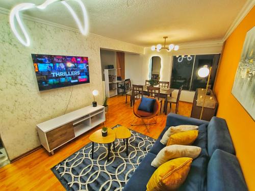Quito Apartment | Udla Apartamento para 6 personas frente al Mall Riocentro