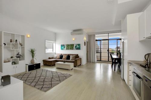 Surry Hills Apartment | Ultimate 2-Bed Apartment in Surry Hills - Ultimate Convenience