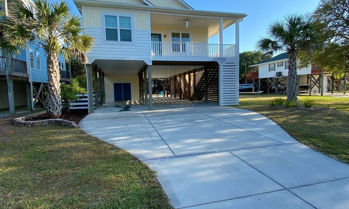 Long Beach House | Ultimate Beach Getaway in Beautiful Home with heated pool option!