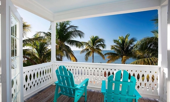 Key West Hotel | Ultimate Florida Getaway! Garden View, 4 Pools, Shuttle Service and Parking!