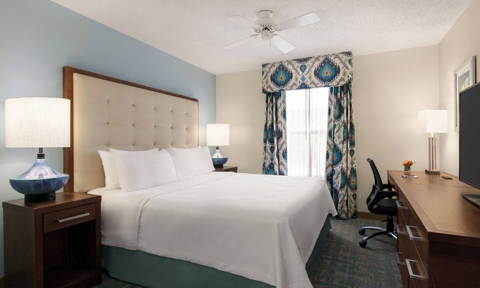 Villas Hotel | Ultimate Getaway! 4 Great Units, Outdoor Pool, Minutes to Lakes Regional Park!
