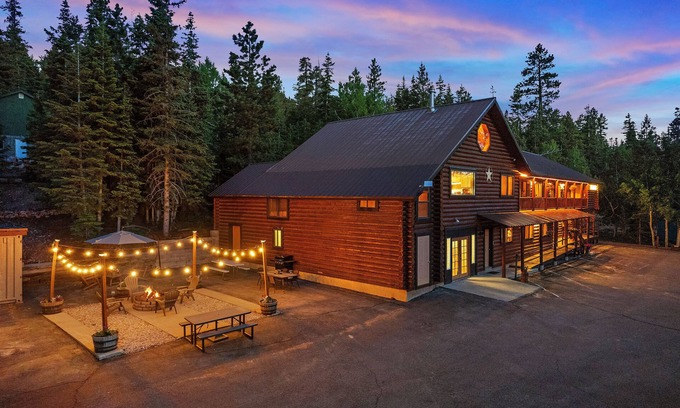 Duck Creek Village Cabin | Ultimate Group Escape: Lodge in Duck Creek Village