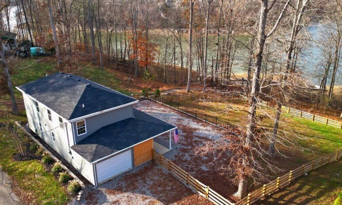 Lindseyville House | Ultimate Lakeview Stay | Best for Family Getaways!