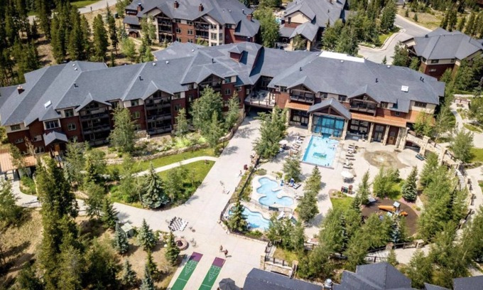 Four O'Clock Hotel | Ultimate stay at Grand Timber Lodge, Breckenridge's Best Ski-In, Ski-Out Resort!