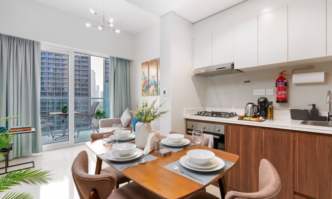 Downtown Dubai Apartment | Ultimate Stay/New/Big Terrace/4 People