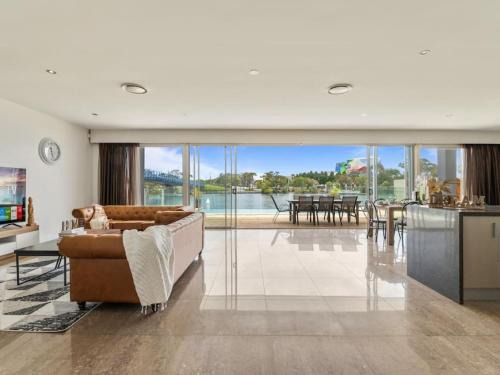 Surfers Paradise House | Ultimate Vacation Haven in GC
