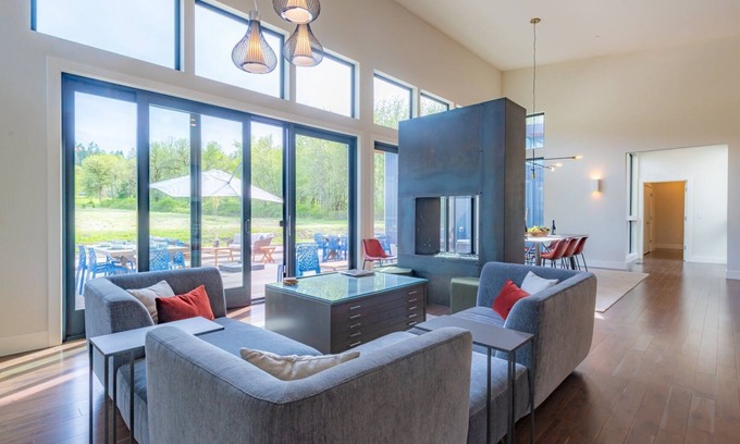 McMinnville House | Ultra Luxurious Green Acres of Hidden Hills!