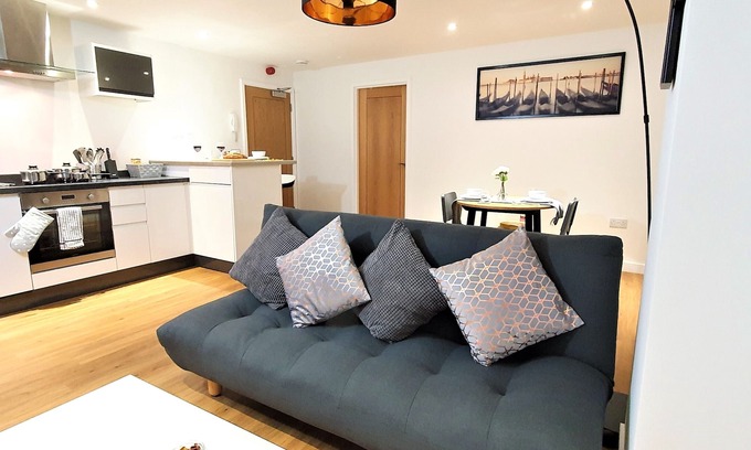 Northampton Apartment | Ultra Modern, Super Comfortable, 2 Bed Apartment Northampton Town Centre