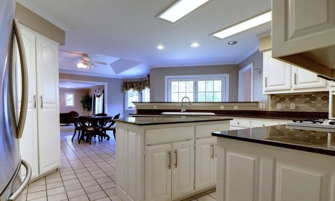 Springdale House | Ultra Spacious Place