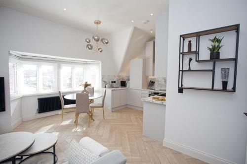 Canford Cliffs Apartment | Ultra Stylish Apt set in an affluent location
