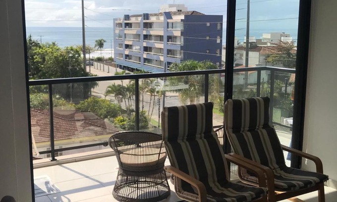 Guaratuba Apartment | Uma quadra da praia - Vista para o Mar - Guaratuba - AC e Wi-Fi