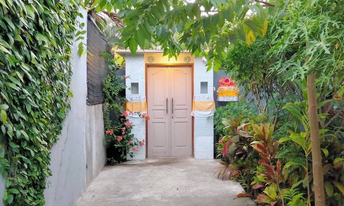 Penestanan House | Umah Landuh, Spacious and comfortable private house near Ubud city
