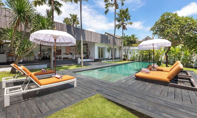 Umalas Villa | Umalas 5BR Bohemian Escape Rice Fields + Yoga & Spa w/12min To Beach