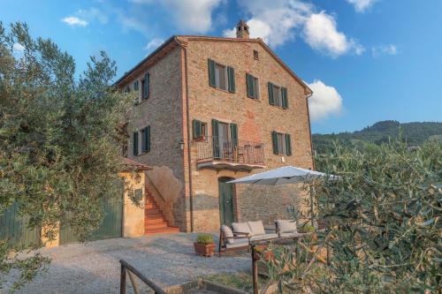 Panicale House | Umbrian Farmhouse Lake and Olive Grove View