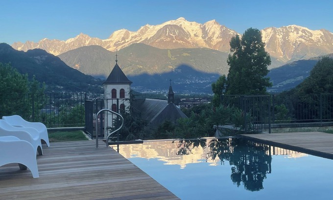 Sallanches Apartment | Un Étage Complet Dans une Tour Médiévale Rénovée au Cœur du Pays du Mont-blanc