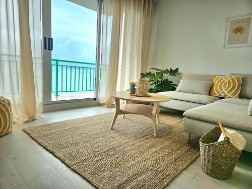Vilanova Apartment | Un balcón sobre el mar