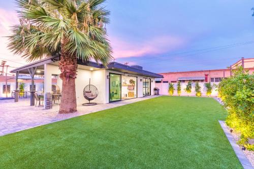 Downtown House | Unbeatable Location, Heated Pool, Bbq, Misters
