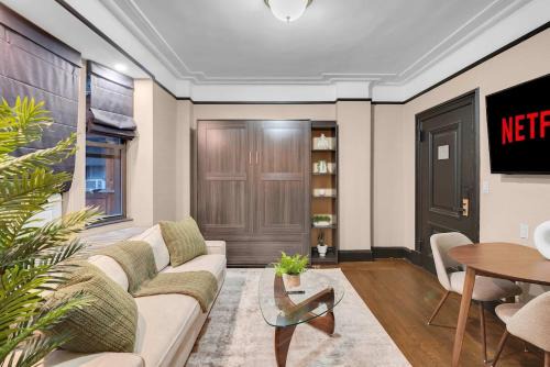 Central New York City Apartment | Unbeatable Location The Heart of NYC 1 BDR W GYM
