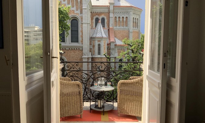 Belso-Ferencvaros Apartment | Under the plane trees