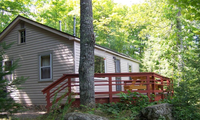Phelps Cottage | Unforgettable "Fishing Paradise" Cottage at LVD Lake