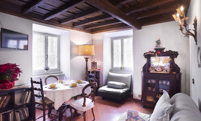 Rione XI Sant'Angelo Apartment | Unforgettable 'Roman Holidays' on foot between monuments and fountains - free WiFi
