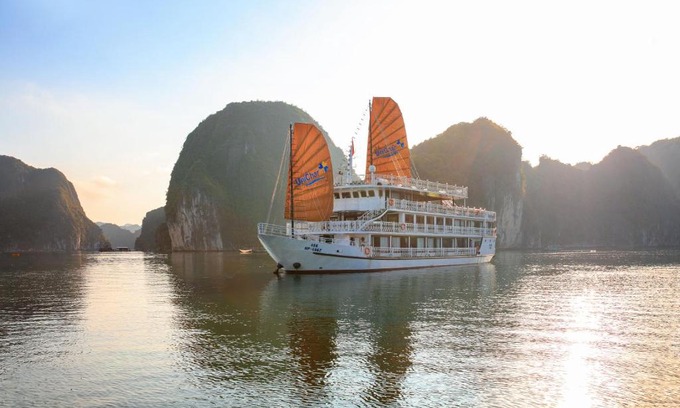 Ha Long Boat Rental | UniCharm Cruise
