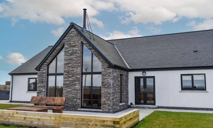 Isle of Lewis Cottage | Uninterrupted views over Coll Beach and sea views out over Broadbay.