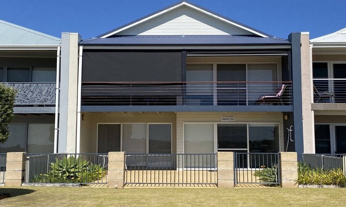Jurien Bay Villa | Uninterrupted views of the ocean from this beachfront apartment