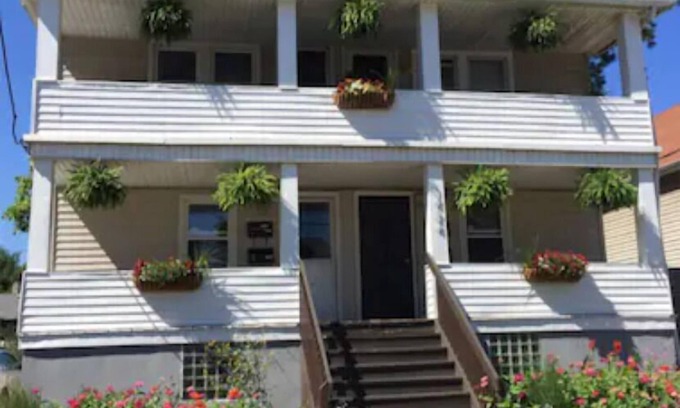 Detroit - Shoreway Apartment | Unique 2 BR in Lively Gordon Square!