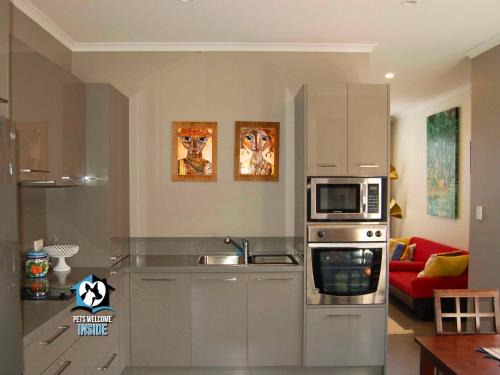 Victor Harbor House | Unique 2Bed Home 100M to Beach