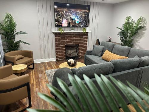 Winston - Salem House | Unique 3Bd 2Ba GAME ROOM mins to Downtown