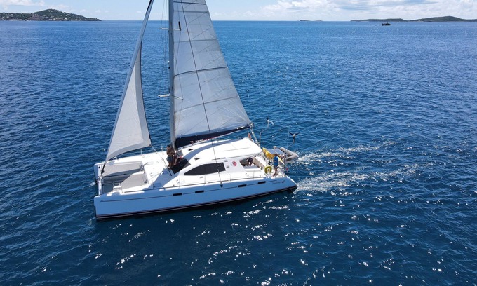 Cozumel Boat Rental | Unique 47ft luxury catamaran, fully equipped & w/AC, 2 bedrooms & 2 bathrooms.