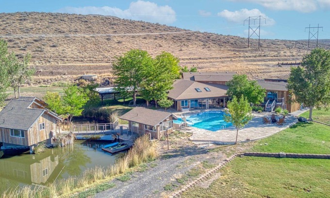 Bliss House | Unique 6BR Lodge w/Private Hot Spring Pool!