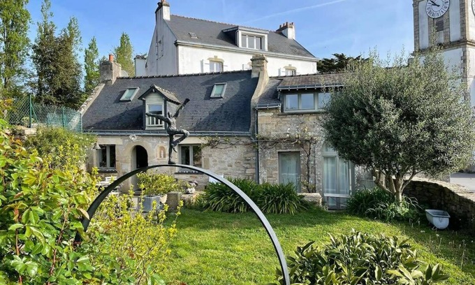 Ile-aux-Moines House | Unique Family House – Steps from Port Miquel Beach