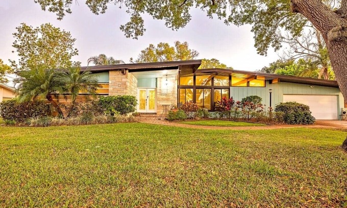 Clearwater House | Unique house - heated pool and hot tub option near Clearwater Beach Florida