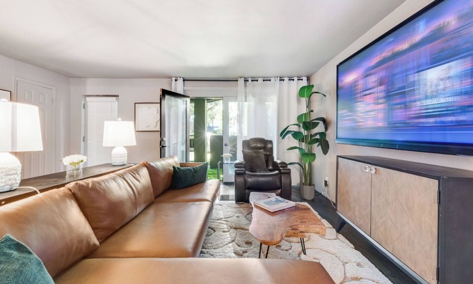 Junius Heights Condo | Unique Lux Condo w/resort pool, hot tub, dry sauna, led therapy bed