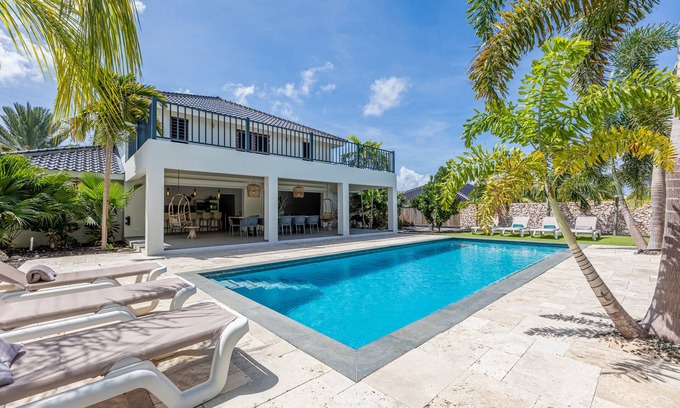 Jan Thiel Villa | *UNIQUE* Luxury 10-person villa Laman within walking distance of Jan Thiel Beach