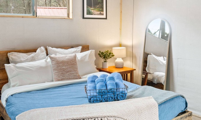 Stanton Cabin | Unique Red River Gorge glamping experience! Air Conditioned and Pet-Friendly